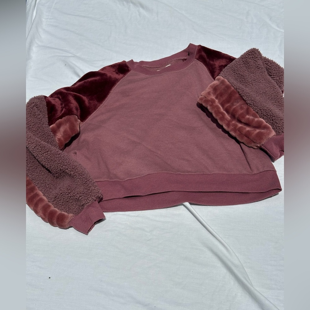 hollister sweater 🍇